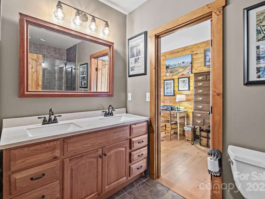 10108 Saw Mill Road, Charlotte, NC 28278.  MLS# CAR4268919, YatesRealty ID 25740. Full bath for second bedroom with dual sinks