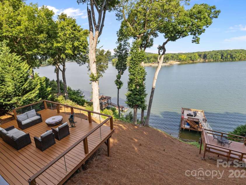 10108 Saw Mill Road, Charlotte, NC 28278.  MLS# CAR4268919, YatesRealty ID 25740. Lake view