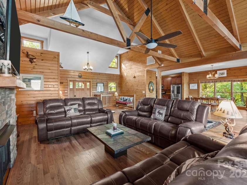 10108 Saw Mill Road, Charlotte, NC 28278.  MLS# CAR4268919, YatesRealty ID 25740. Main floor great room open to dining and kitchen area