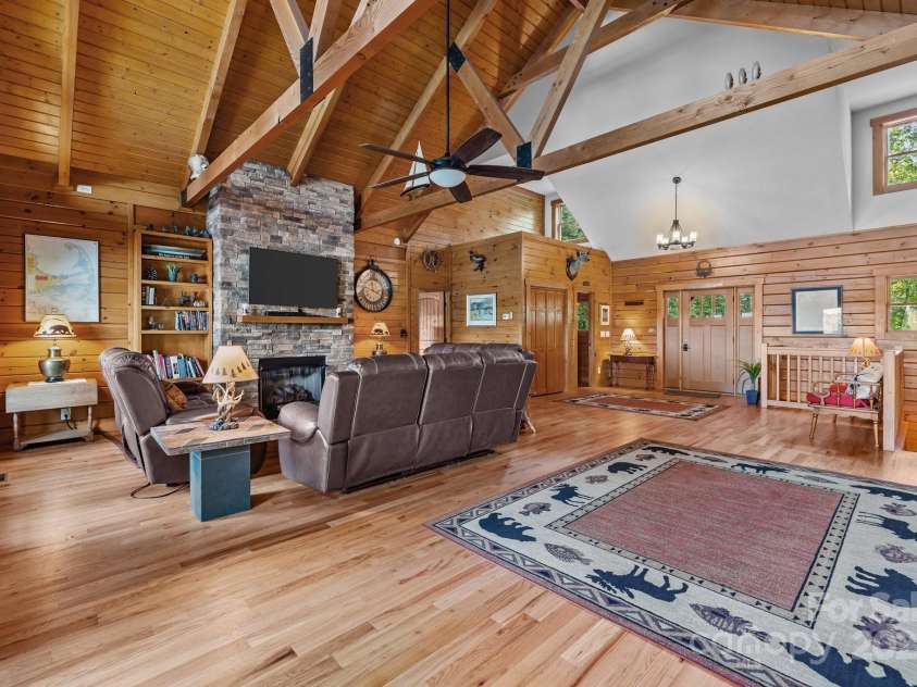 10108 Saw Mill Road, Charlotte, NC 28278.  MLS# CAR4268919, YatesRealty ID 25740. Main floor great room with gas log fire place