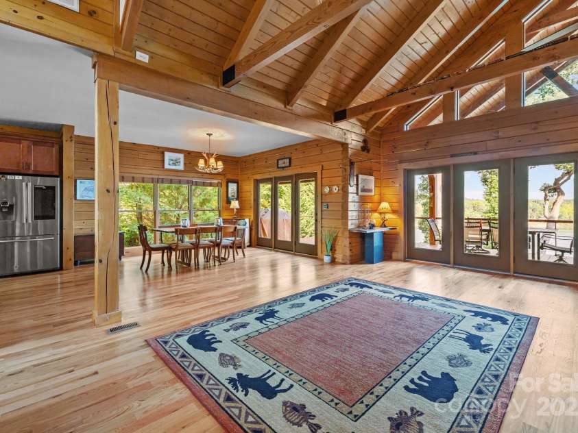 10108 Saw Mill Road, Charlotte, NC 28278.  MLS# CAR4268919, YatesRealty ID 25740. Spacious and open main floor with lots of windows to take in the great lake views