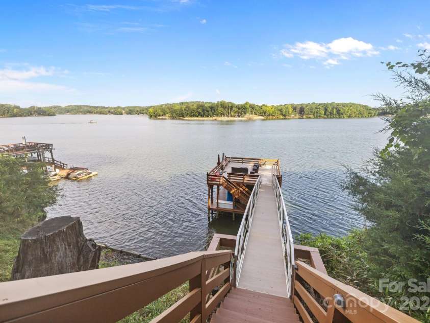 10108 Saw Mill Road, Charlotte, NC 28278.  MLS# CAR4268919, YatesRealty ID 25740. Stairway leading to the dock