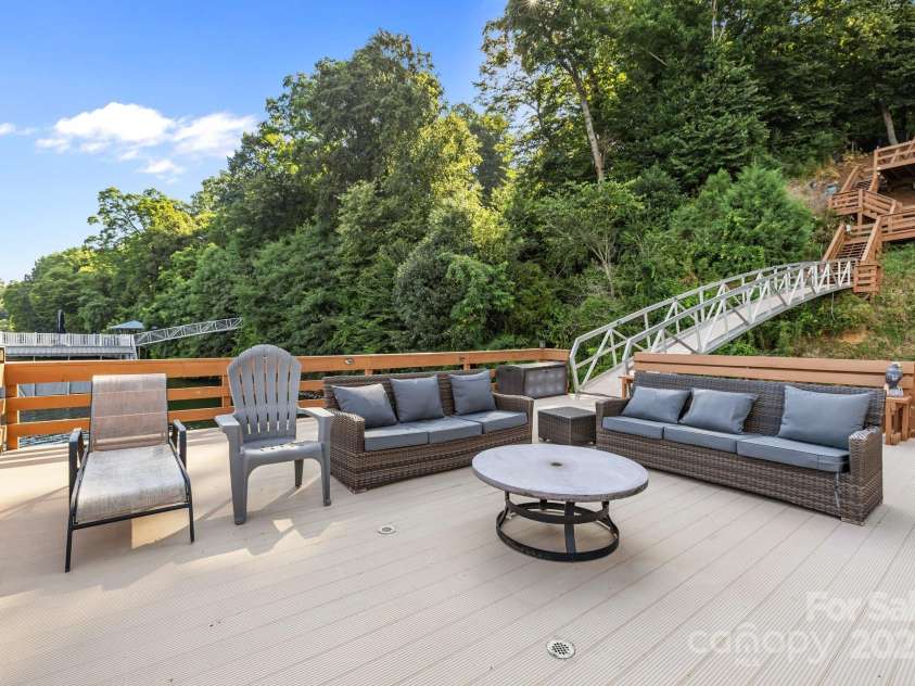 10108 Saw Mill Road, Charlotte, NC 28278.  MLS# CAR4268919, YatesRealty ID 25740. Upper dock seating