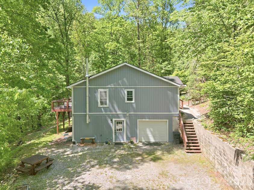 302 Rich Mountain Road, Flat Rock, NC 28731.  MLS# CAR4379587, YatesRealty ID 25740. 