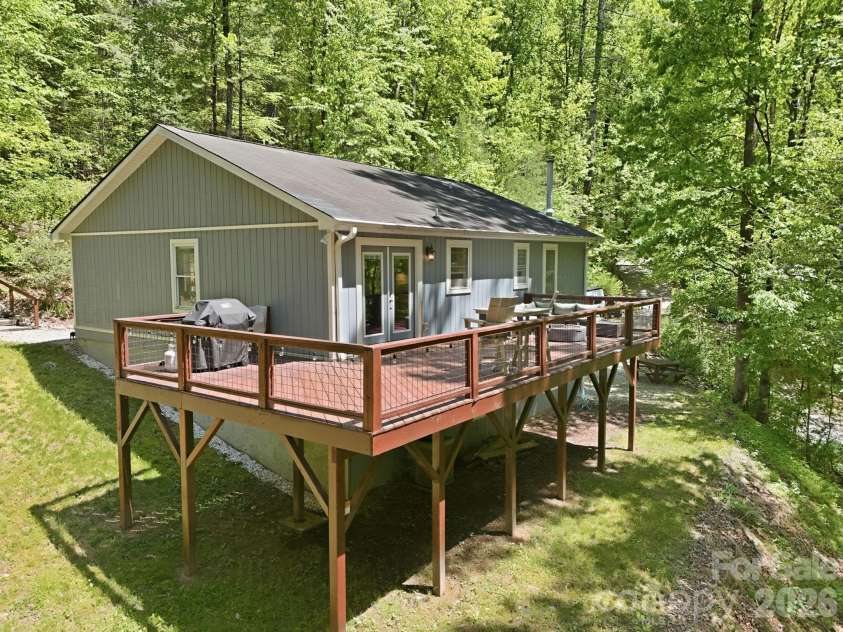 302 Rich Mountain Road, Flat Rock, NC 28731.  MLS# CAR4379587, YatesRealty ID 25740. 
