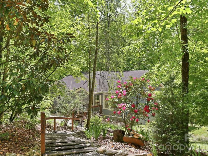 302 Rich Mountain Road, Flat Rock, NC 28731.  MLS# CAR4379587, YatesRealty ID 25740. 