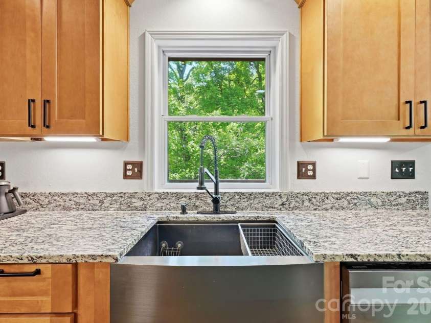 302 Rich Mountain Road, Flat Rock, NC 28731.  MLS# CAR4379587, YatesRealty ID 25740. 