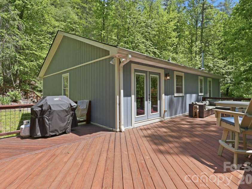 302 Rich Mountain Road, Flat Rock, NC 28731.  MLS# CAR4379587, YatesRealty ID 25740. 