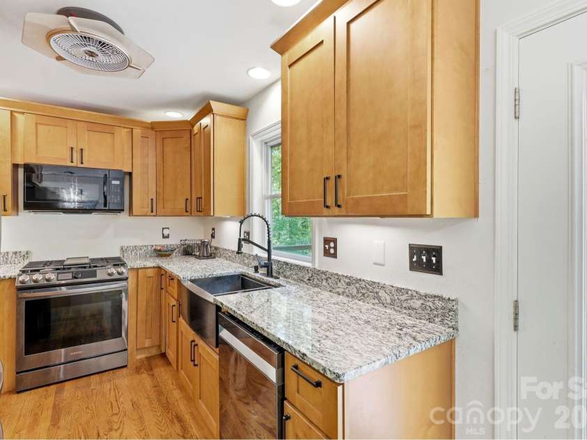 302 Rich Mountain Road, Flat Rock, NC 28731.  MLS# CAR4379587, YatesRealty ID 25740. 