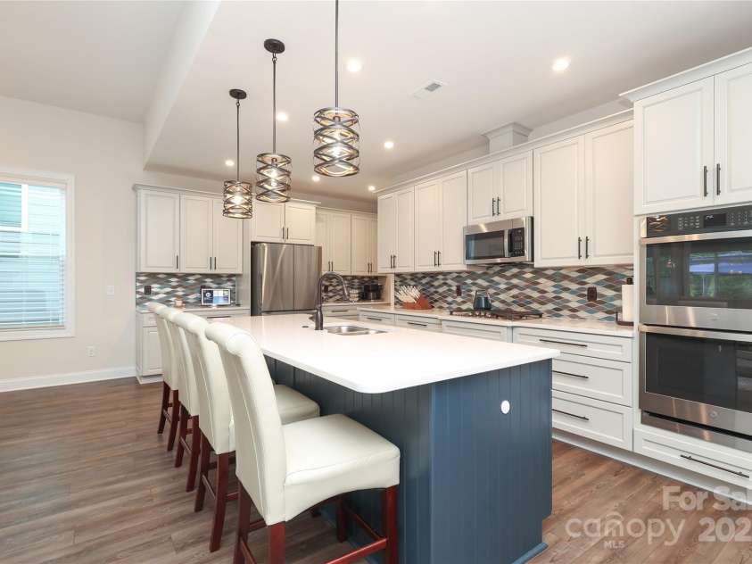 10240 Superb Lane, Charlotte, NC 28215.  MLS# CAR4276239, YatesRealty ID 25741. 