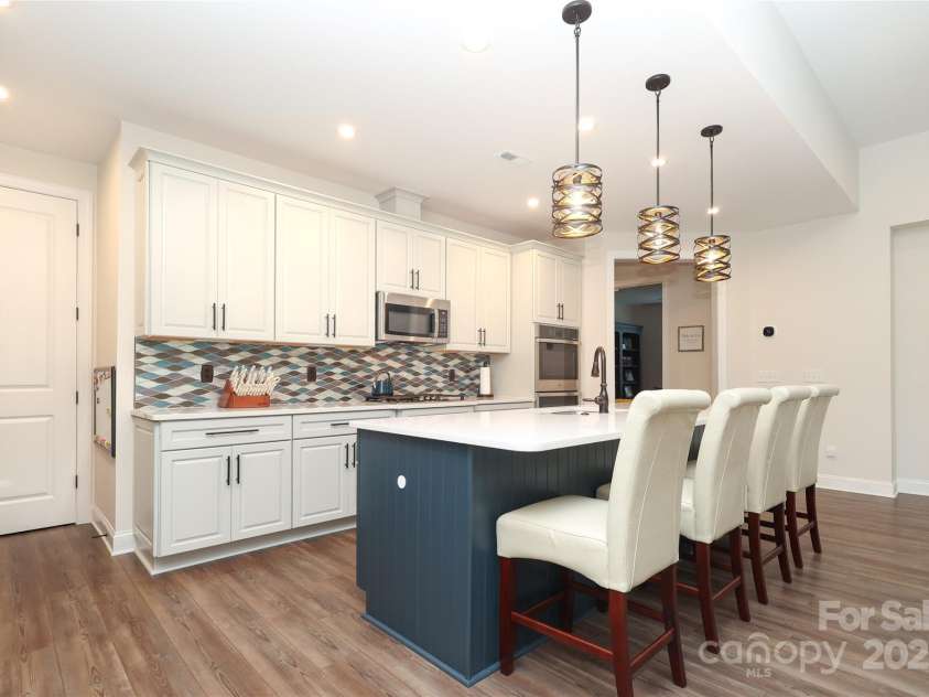 10240 Superb Lane, Charlotte, NC 28215.  MLS# CAR4276239, YatesRealty ID 25741. 