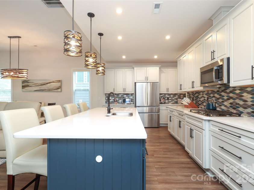 10240 Superb Lane, Charlotte, NC 28215.  MLS# CAR4276239, YatesRealty ID 25741. 