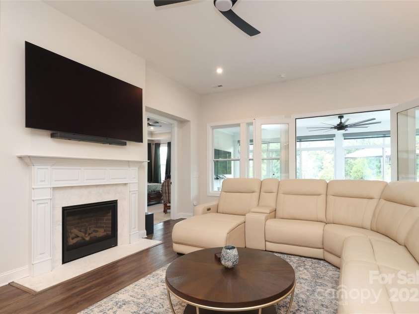 10240 Superb Lane, Charlotte, NC 28215.  MLS# CAR4276239, YatesRealty ID 25741. 