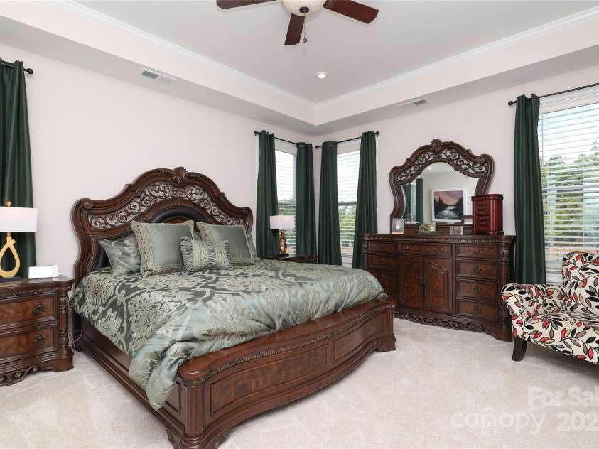 10240 Superb Lane, Charlotte, NC 28215.  MLS# CAR4276239, YatesRealty ID 25741. 
