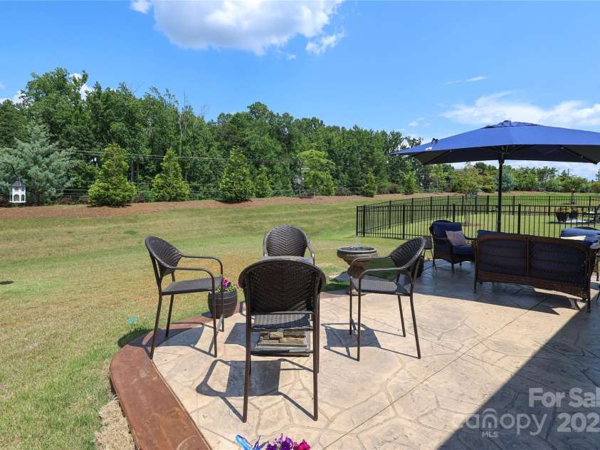 10240 Superb Lane, Charlotte, NC 28215.  MLS# CAR4276239, YatesRealty ID 25741. 