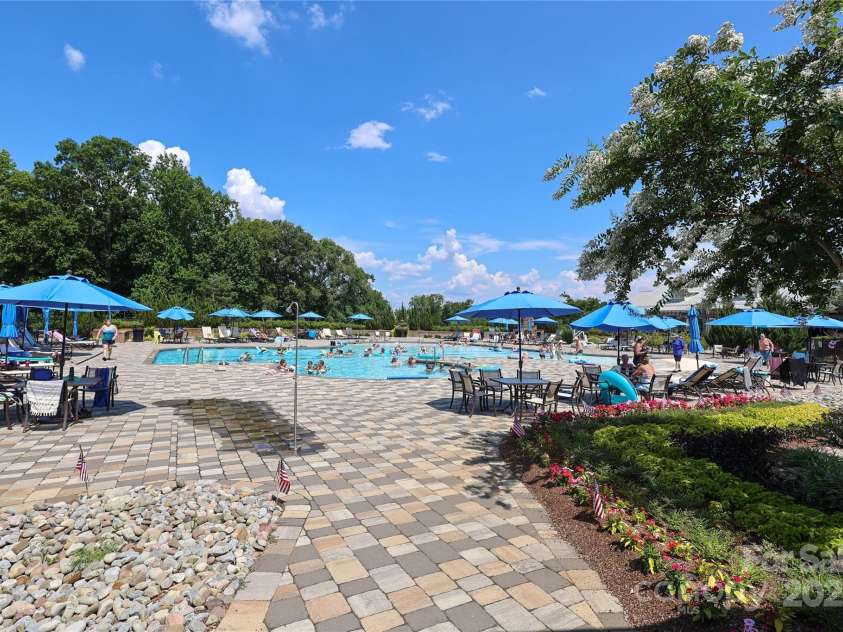 10240 Superb Lane, Charlotte, NC 28215.  MLS# CAR4276239, YatesRealty ID 25741. 