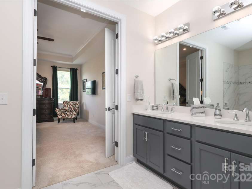 10240 Superb Lane, Charlotte, NC 28215.  MLS# CAR4276239, YatesRealty ID 25741. 
