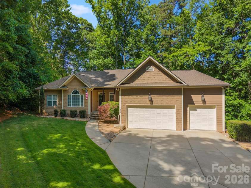 686 White Oaks Road, Mooresville, NC 28115.  MLS# CAR4377975, YatesRealty ID 25741. 