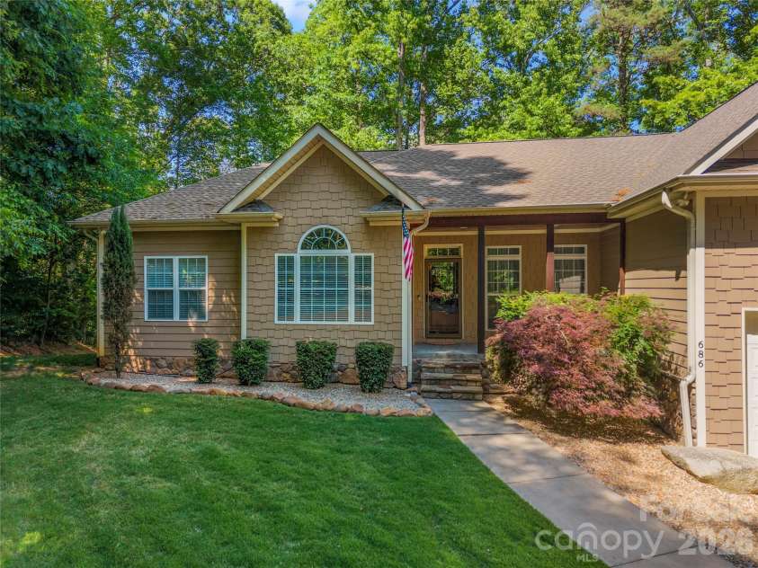 686 White Oaks Road, Mooresville, NC 28115.  MLS# CAR4377975, YatesRealty ID 25741. 