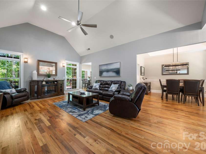 686 White Oaks Road, Mooresville, NC 28115.  MLS# CAR4377975, YatesRealty ID 25741. 