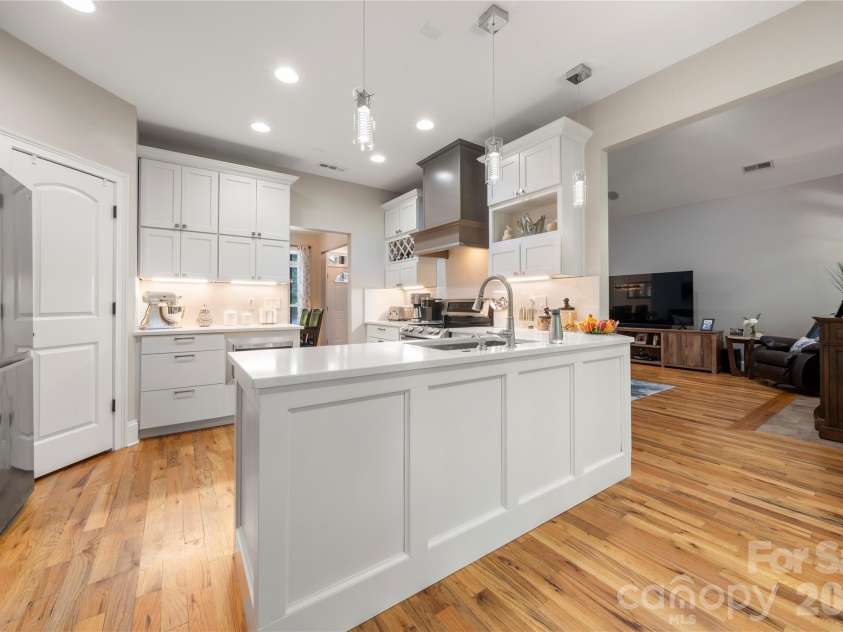 686 White Oaks Road, Mooresville, NC 28115.  MLS# CAR4377975, YatesRealty ID 25741. 