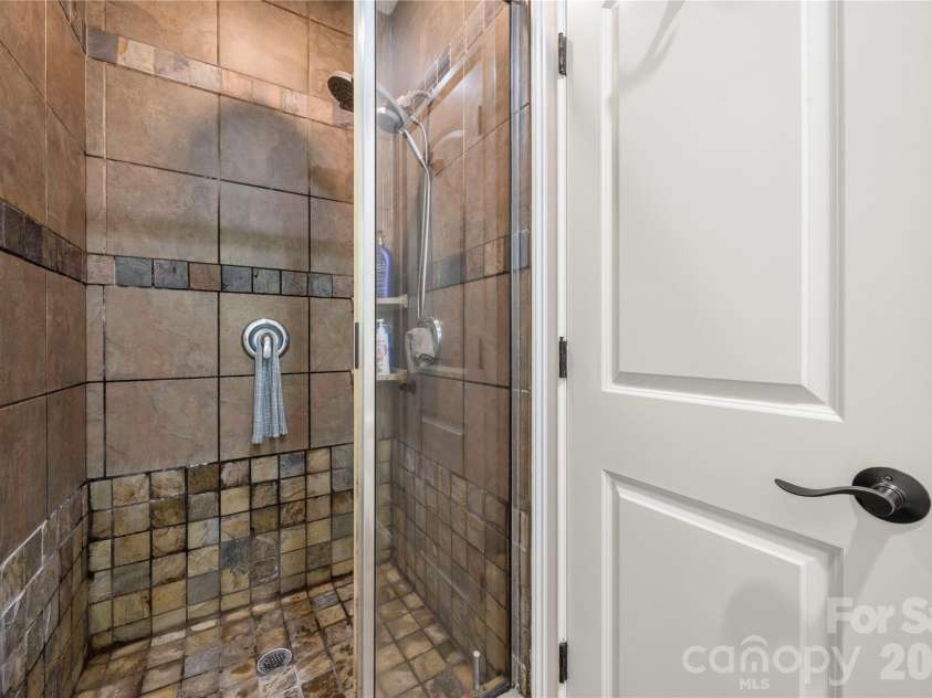 686 White Oaks Road, Mooresville, NC 28115.  MLS# CAR4377975, YatesRealty ID 25741. 