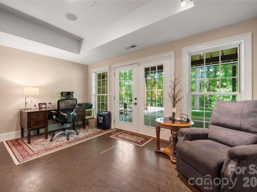 686 White Oaks Road, Mooresville, NC 28115.  MLS# CAR4377975, YatesRealty ID 25741. 