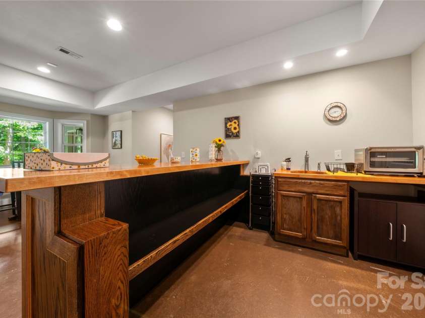 686 White Oaks Road, Mooresville, NC 28115.  MLS# CAR4377975, YatesRealty ID 25741. 