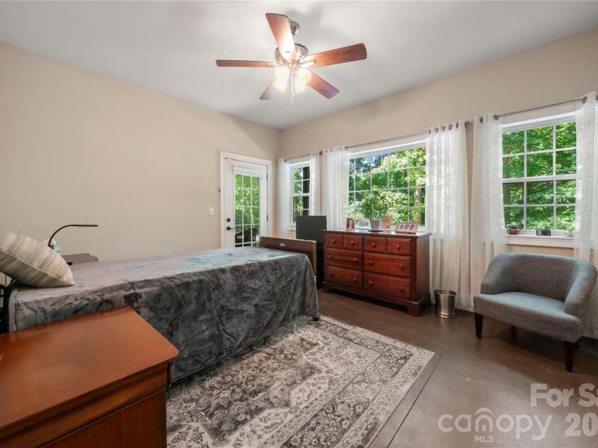 686 White Oaks Road, Mooresville, NC 28115.  MLS# CAR4377975, YatesRealty ID 25741. 