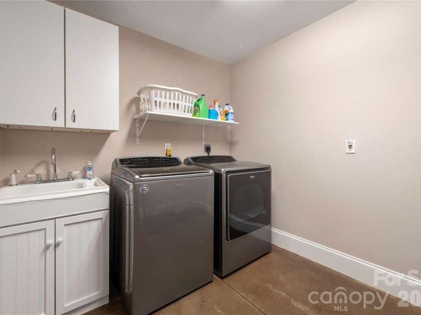686 White Oaks Road, Mooresville, NC 28115.  MLS# CAR4377975, YatesRealty ID 25741. 