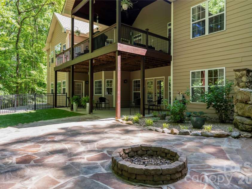 686 White Oaks Road, Mooresville, NC 28115.  MLS# CAR4377975, YatesRealty ID 25741. 