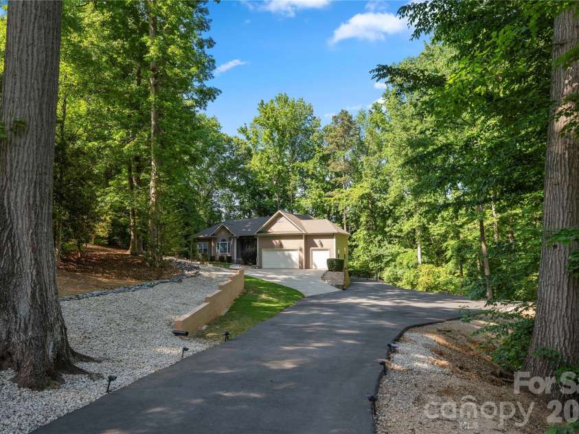 686 White Oaks Road, Mooresville, NC 28115.  MLS# CAR4377975, YatesRealty ID 25741. 