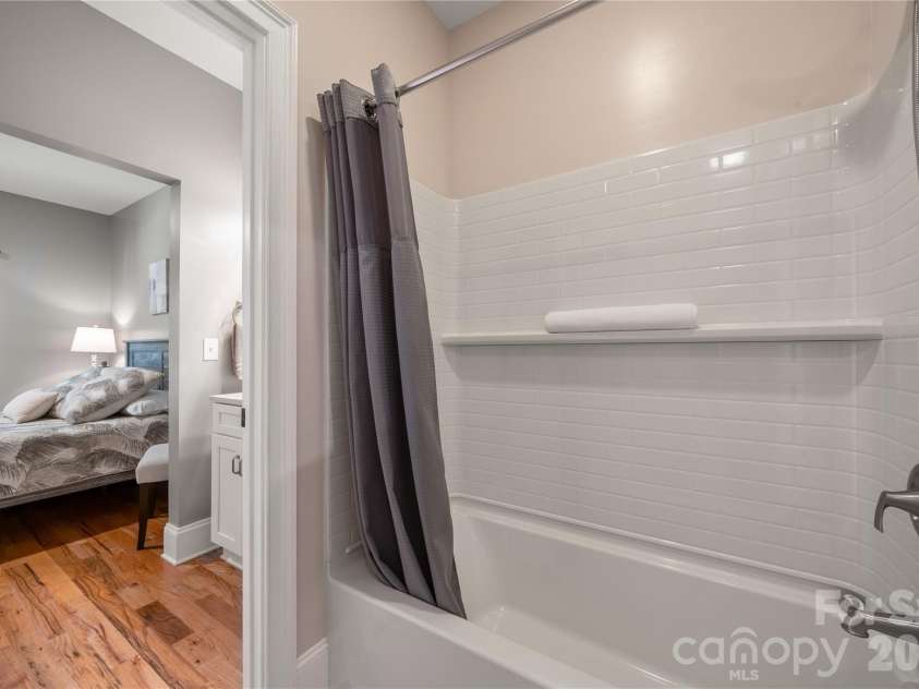 686 White Oaks Road, Mooresville, NC 28115.  MLS# CAR4377975, YatesRealty ID 25741. 