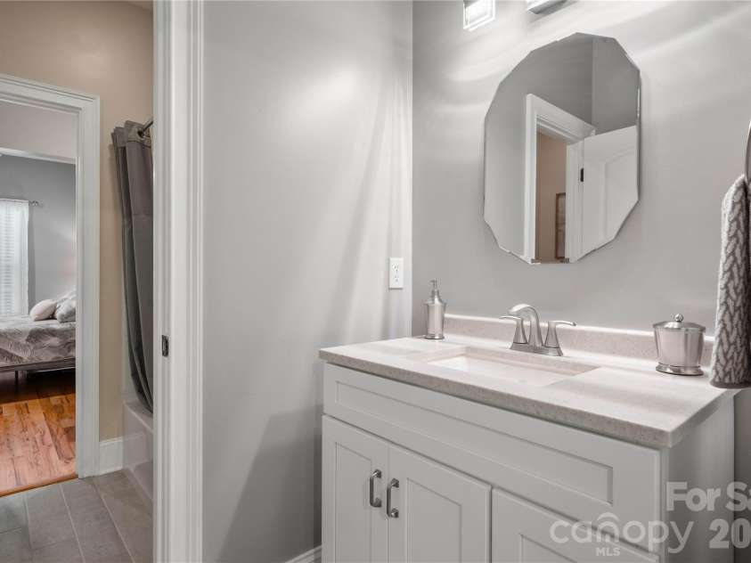 686 White Oaks Road, Mooresville, NC 28115.  MLS# CAR4377975, YatesRealty ID 25741. 