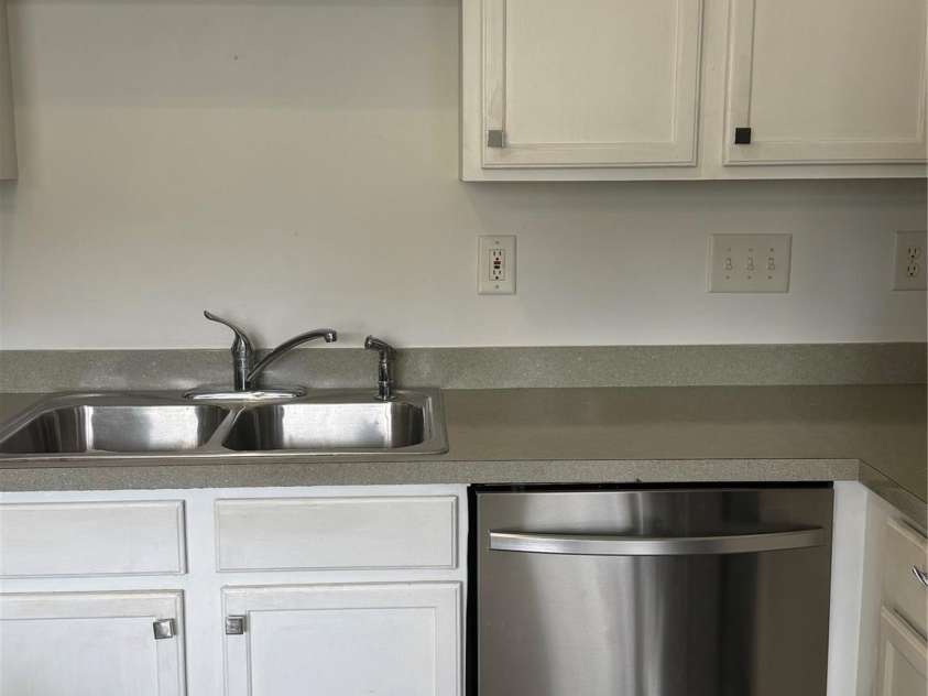 19416 Fridley Lane, Cornelius, NC 28031.  MLS# CAR4246079, YatesRealty ID 25742. New Dishwasher in Kitchen