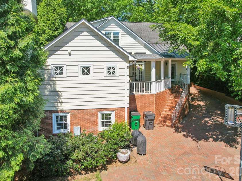 2623 Roswell Avenue, Charlotte, NC 28209.  MLS# CAR4372327, YatesRealty ID 25742. 