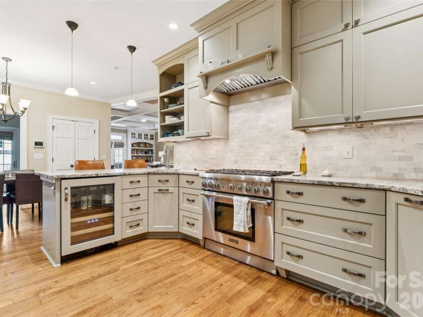 2623 Roswell Avenue, Charlotte, NC 28209.  MLS# CAR4372327, YatesRealty ID 25742. 