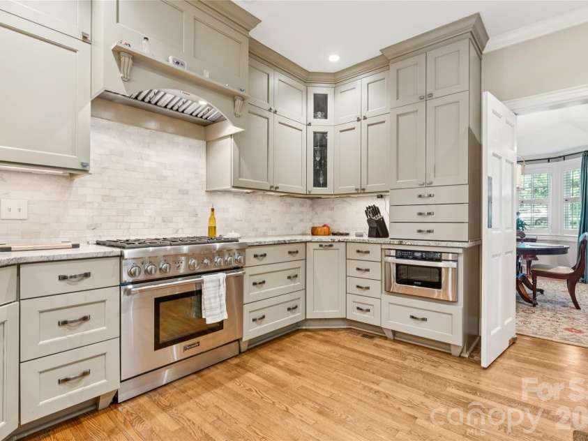 2623 Roswell Avenue, Charlotte, NC 28209.  MLS# CAR4372327, YatesRealty ID 25742. 