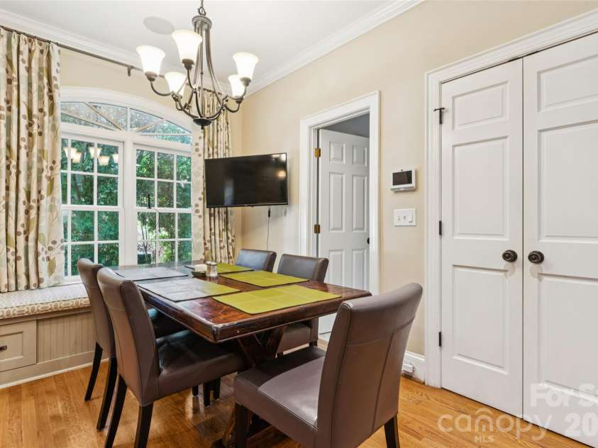2623 Roswell Avenue, Charlotte, NC 28209.  MLS# CAR4372327, YatesRealty ID 25742. 