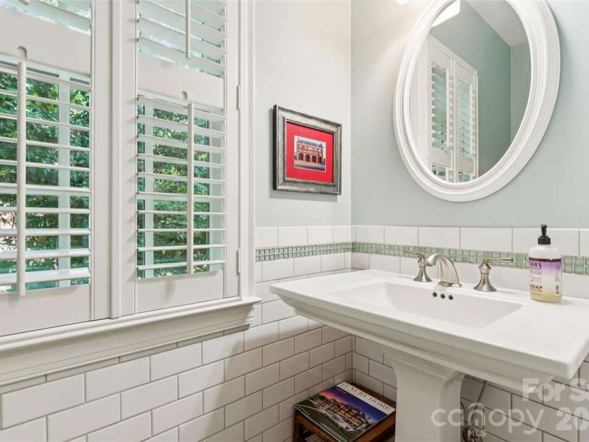2623 Roswell Avenue, Charlotte, NC 28209.  MLS# CAR4372327, YatesRealty ID 25742. 