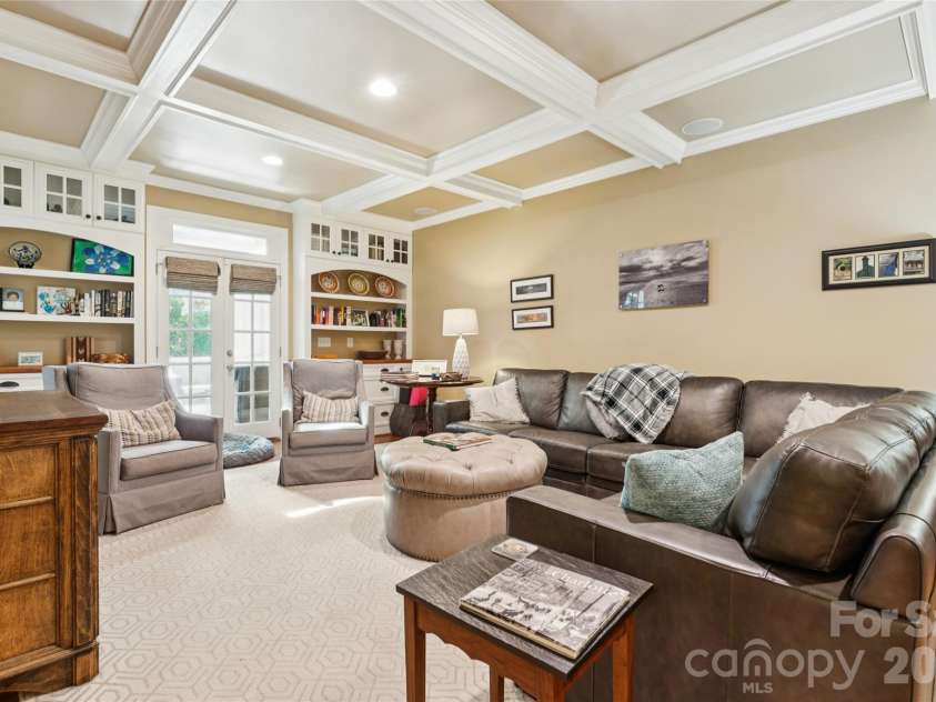 2623 Roswell Avenue, Charlotte, NC 28209.  MLS# CAR4372327, YatesRealty ID 25742. 