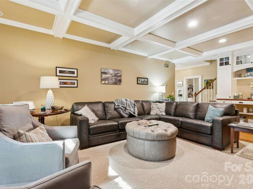 2623 Roswell Avenue, Charlotte, NC 28209.  MLS# CAR4372327, YatesRealty ID 25742. 