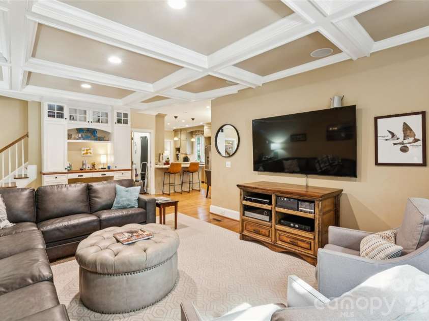 2623 Roswell Avenue, Charlotte, NC 28209.  MLS# CAR4372327, YatesRealty ID 25742. 