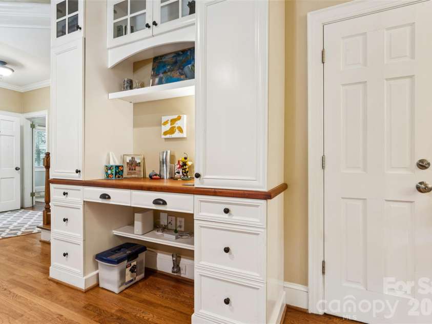 2623 Roswell Avenue, Charlotte, NC 28209.  MLS# CAR4372327, YatesRealty ID 25742. 