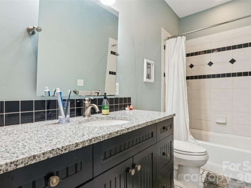 2623 Roswell Avenue, Charlotte, NC 28209.  MLS# CAR4372327, YatesRealty ID 25742. 
