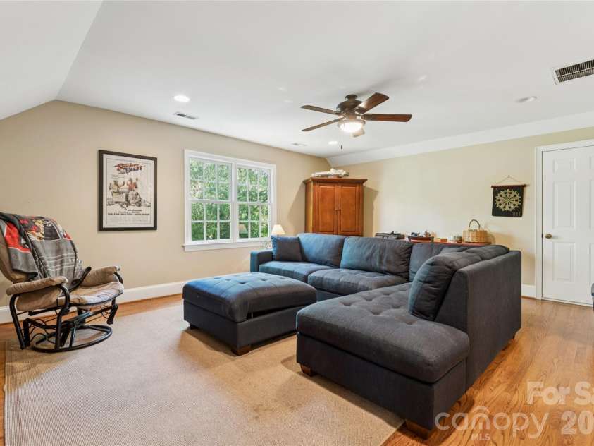 2623 Roswell Avenue, Charlotte, NC 28209.  MLS# CAR4372327, YatesRealty ID 25742. 