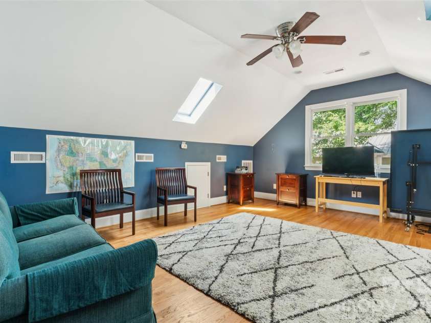 2623 Roswell Avenue, Charlotte, NC 28209.  MLS# CAR4372327, YatesRealty ID 25742. 