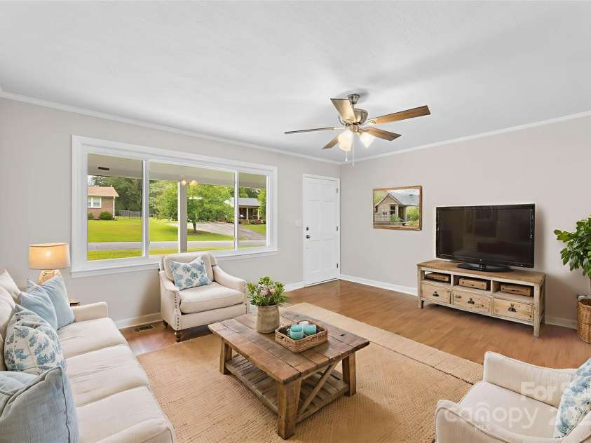 404 Kings Drive, Cherryville, NC 28021.  MLS# CAR4289866, YatesRealty ID 25743. 