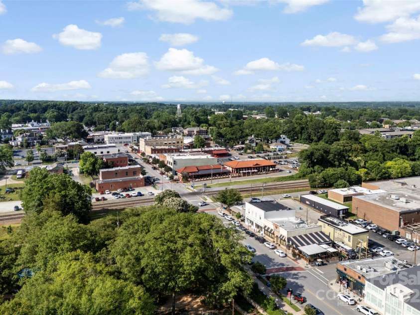 108 Forrester Avenue, Belmont, NC 28012.  MLS# CAR4265770, YatesRealty ID 25744. Beautiful Belmont welcomes you home!