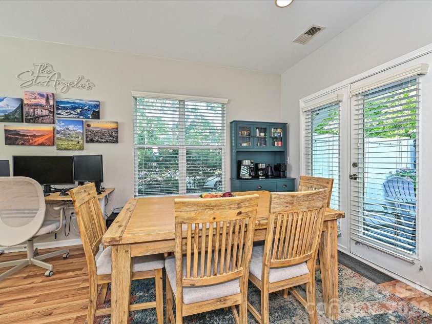 2256 Vision Drive, Charlotte, NC 28203.  MLS# CAR4384193, YatesRealty ID 25744. Dining